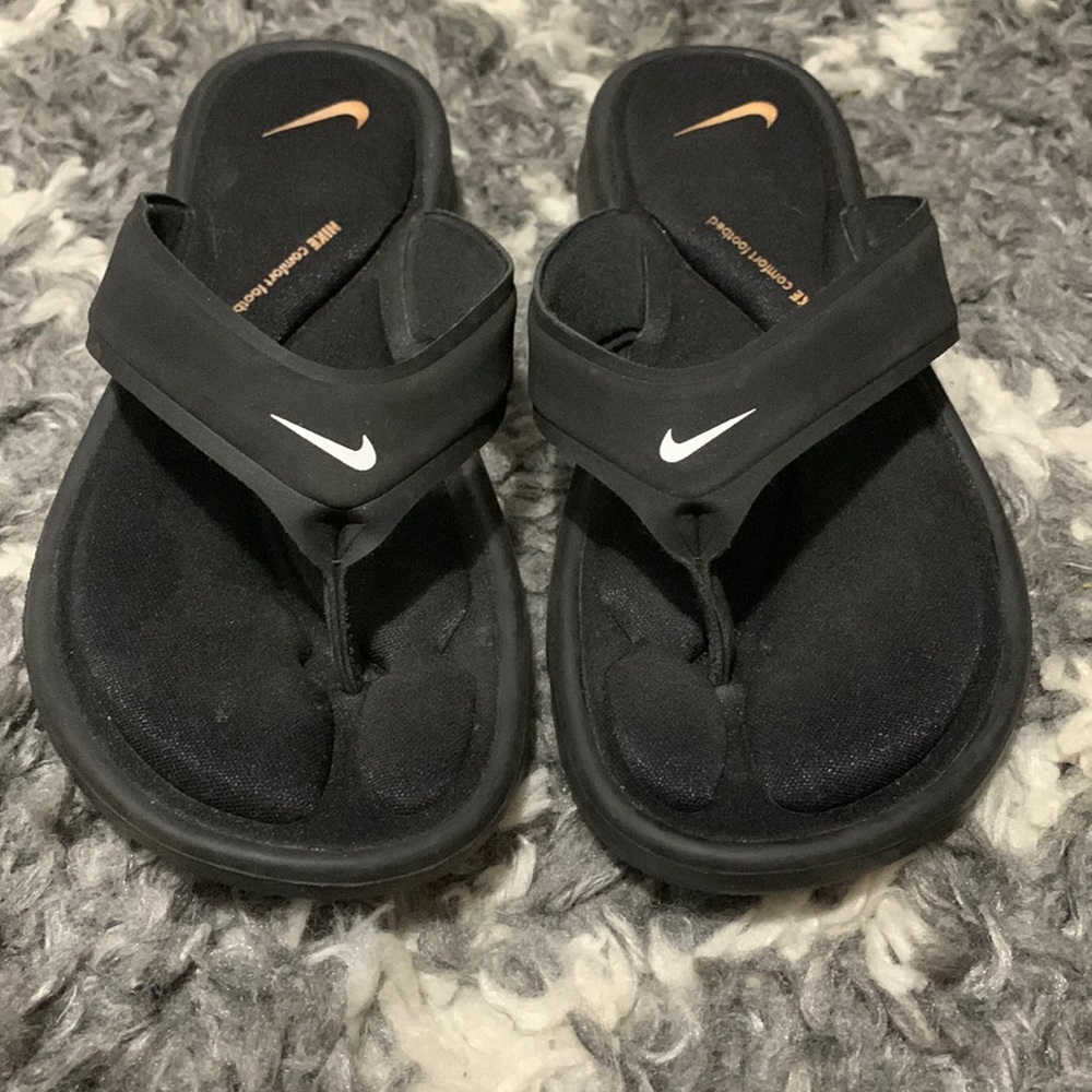 Nike flip flops🌸